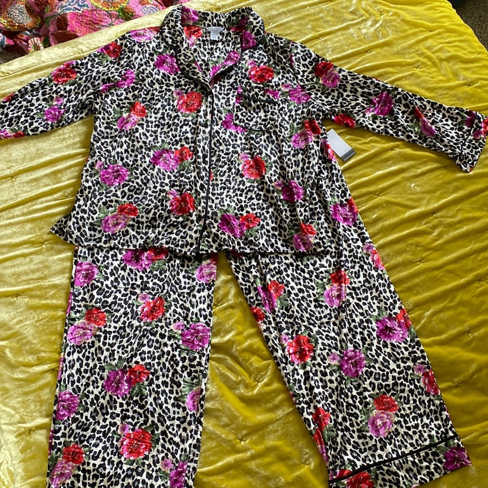 Leopard/Floral Stretch Velvet Pajamas Size 18-20